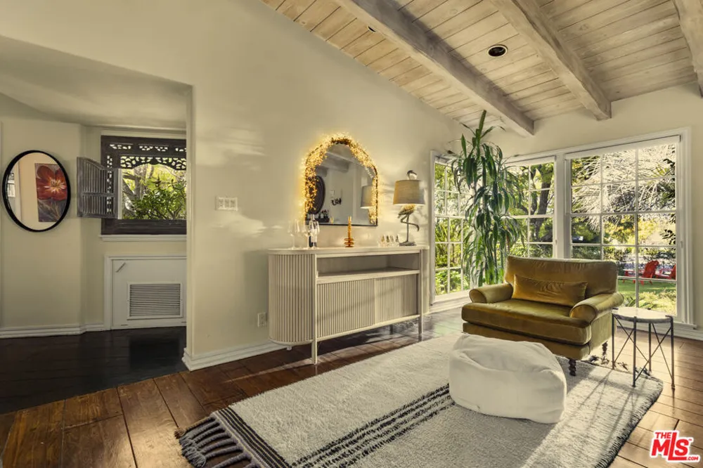 13166 Valley Vista Boulevard Studio City, CA 91604