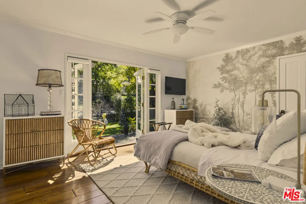 13166 Valley Vista Boulevard Studio City, CA 91604