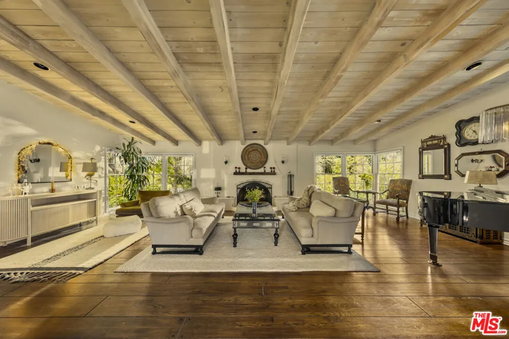 13166 Valley Vista Boulevard Studio City, CA 91604