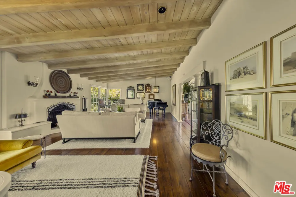 13166 Valley Vista Boulevard Studio City, CA 91604