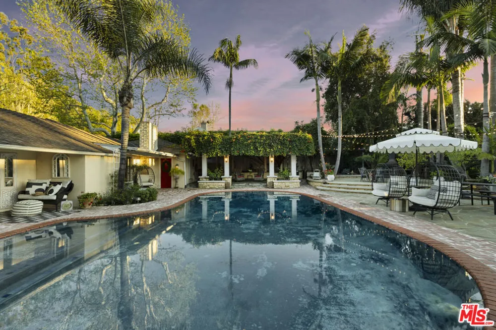 13166 Valley Vista Boulevard Studio City, CA 91604