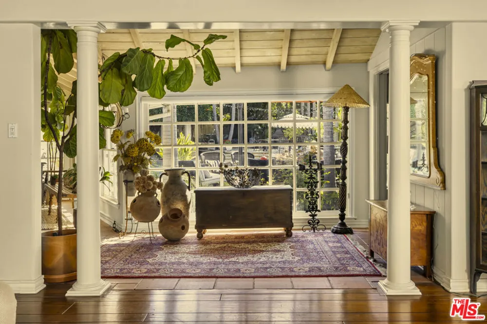 13166 Valley Vista Boulevard Studio City, CA 91604