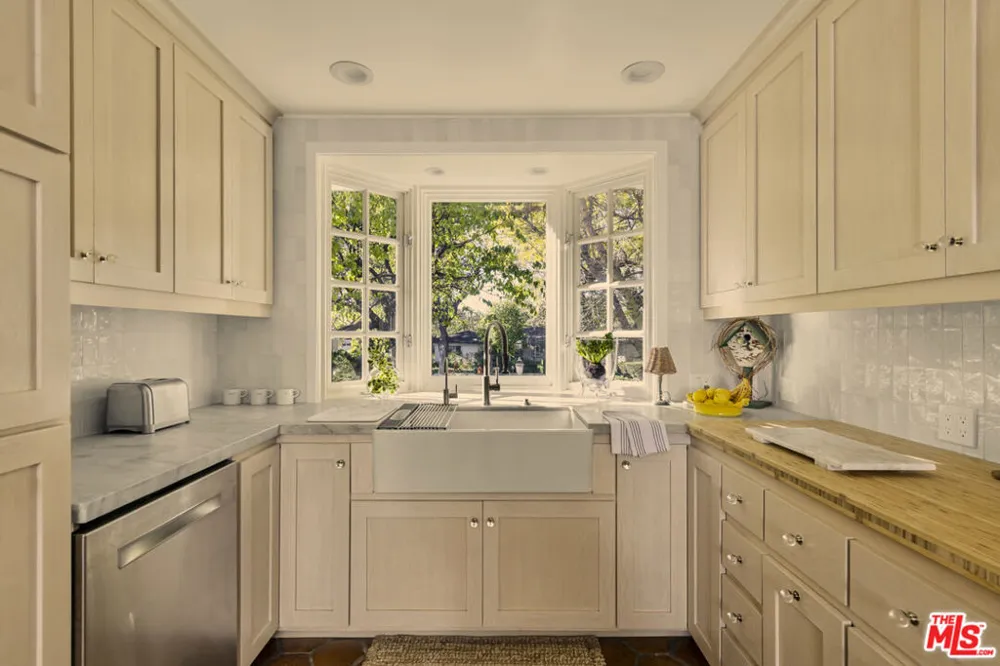 13166 Valley Vista Boulevard Studio City, CA 91604