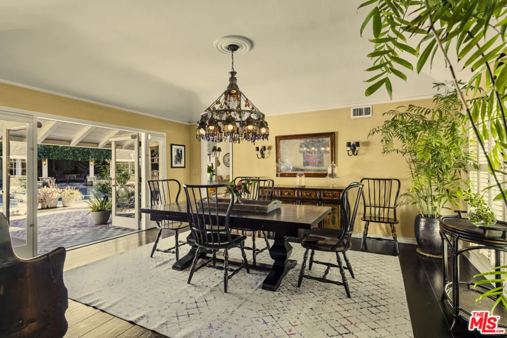 13166 Valley Vista Boulevard Studio City, CA 91604