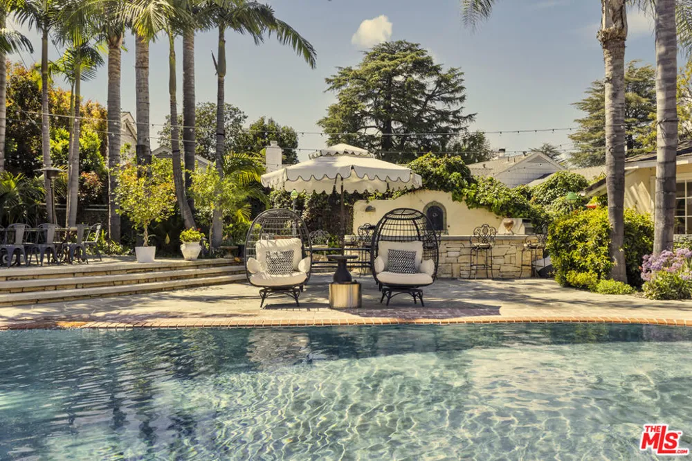 13166 Valley Vista Boulevard Studio City, CA 91604