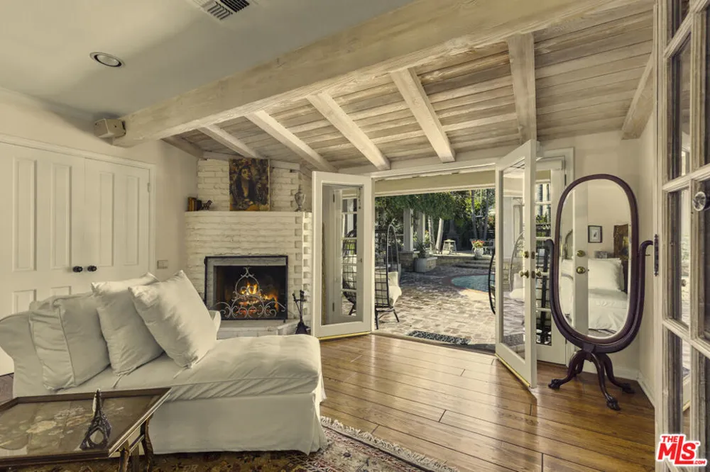 13166 Valley Vista Boulevard Studio City, CA 91604