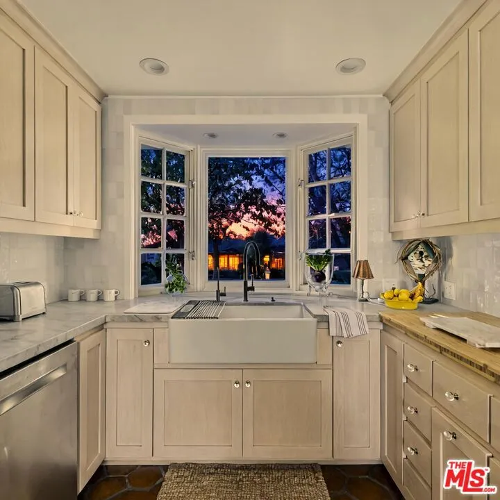 13166 Valley Vista Boulevard Studio City, CA 91604