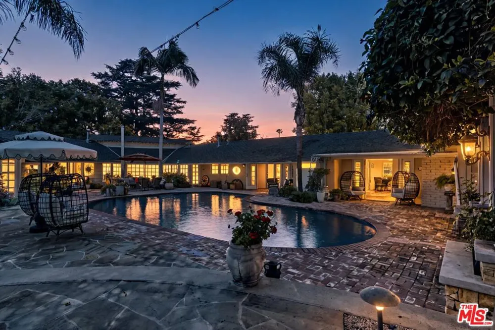13166 Valley Vista Boulevard Studio City, CA 91604