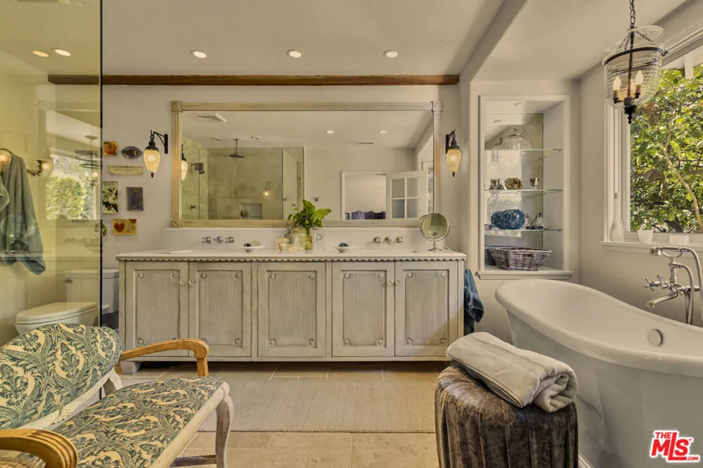 13166 Valley Vista Boulevard Studio City, CA 91604