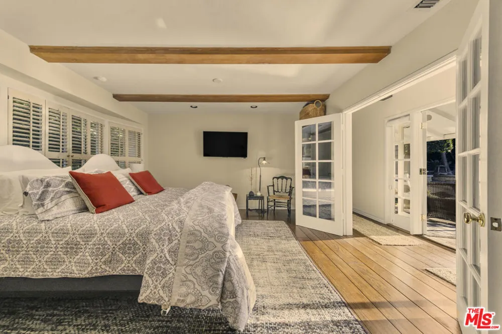 13166 Valley Vista Boulevard Studio City, CA 91604