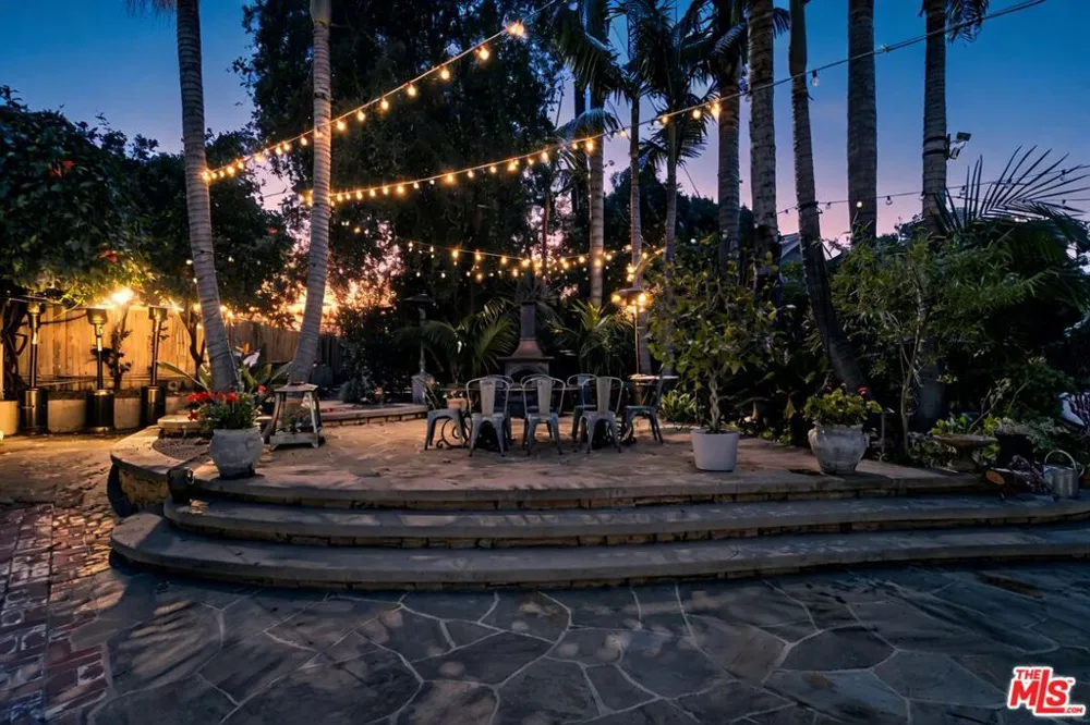 13166 Valley Vista Boulevard Studio City, CA 91604