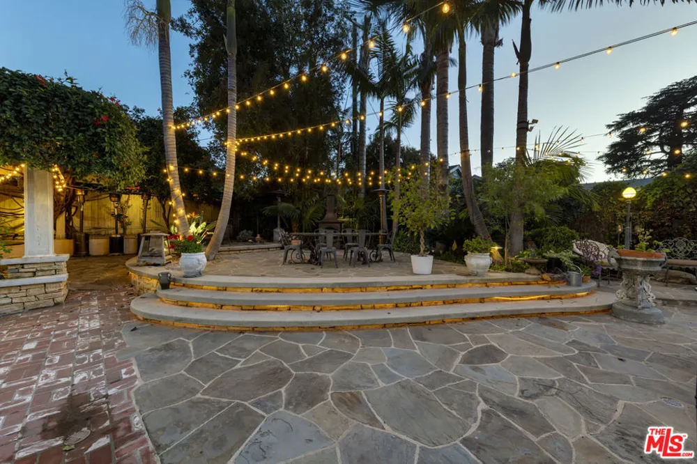 13166 Valley Vista Boulevard Studio City, CA 91604