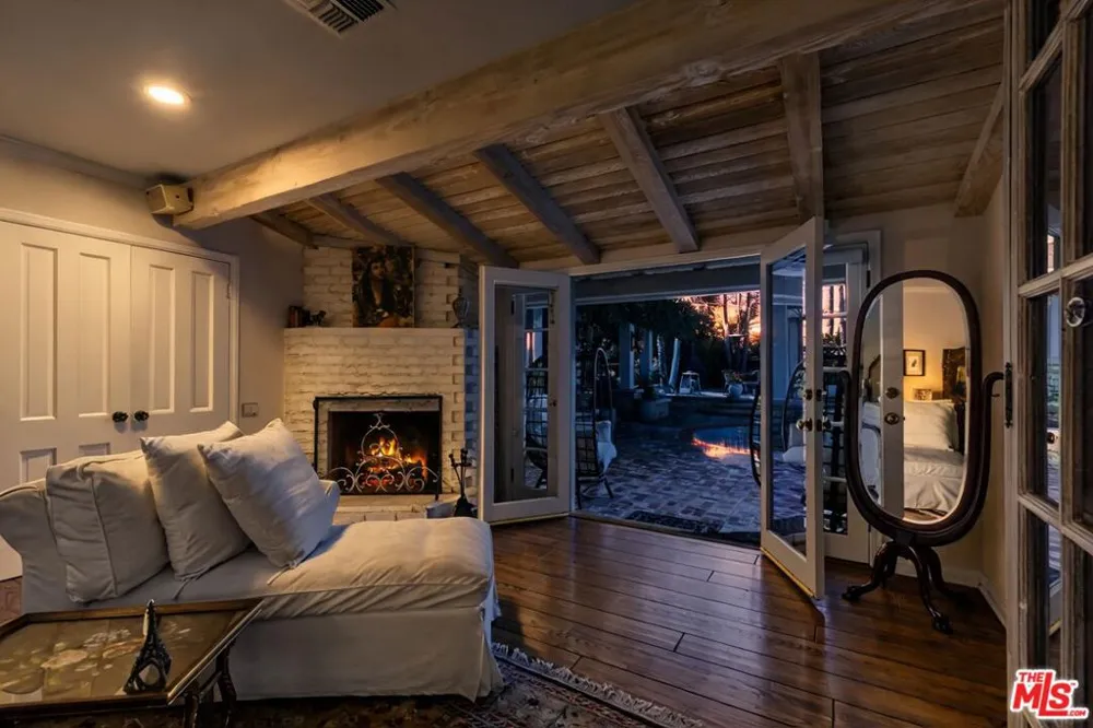 13166 Valley Vista Boulevard Studio City, CA 91604