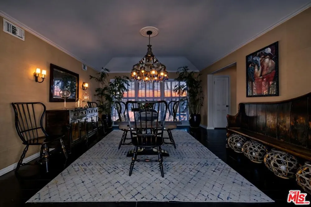 13166 Valley Vista Boulevard Studio City, CA 91604