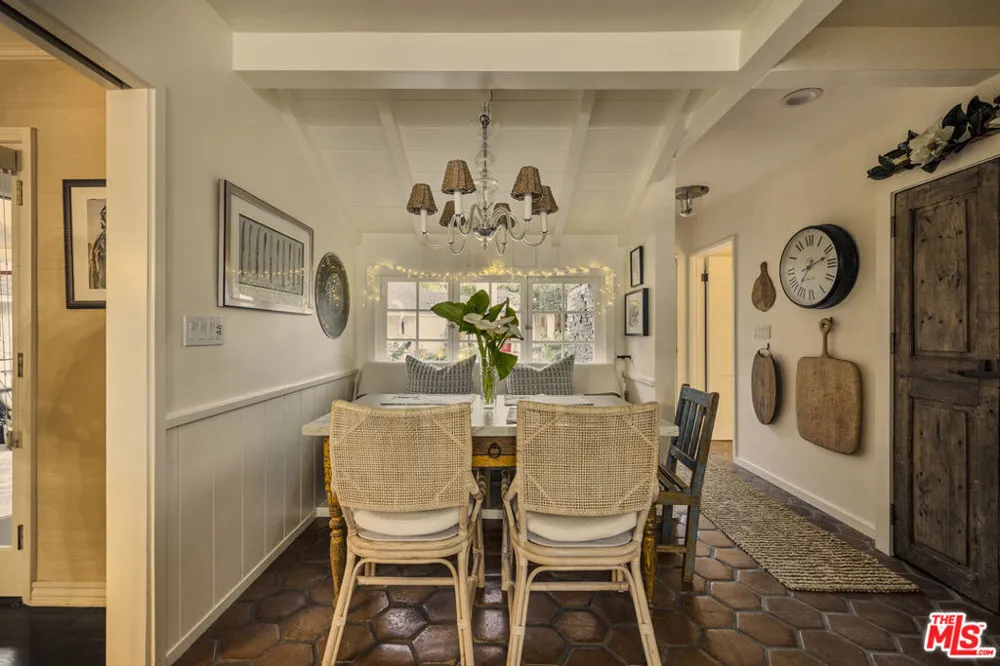 13166 Valley Vista Boulevard Studio City, CA 91604
