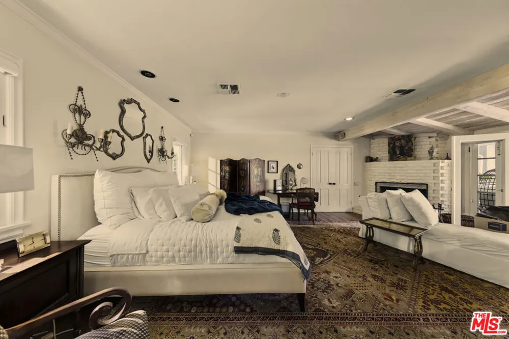 13166 Valley Vista Boulevard Studio City, CA 91604