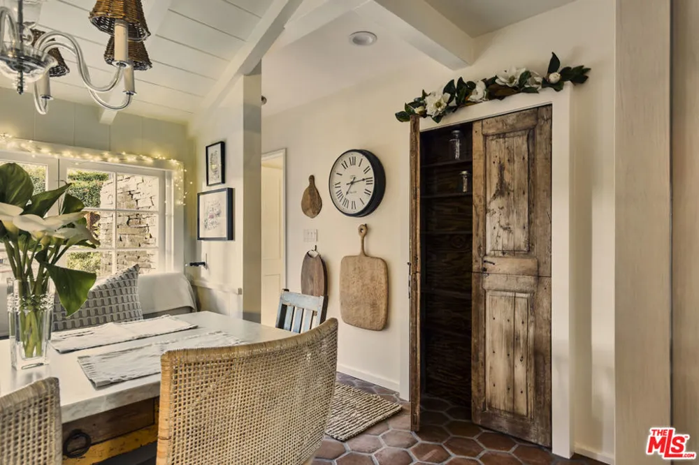 13166 Valley Vista Boulevard Studio City, CA 91604