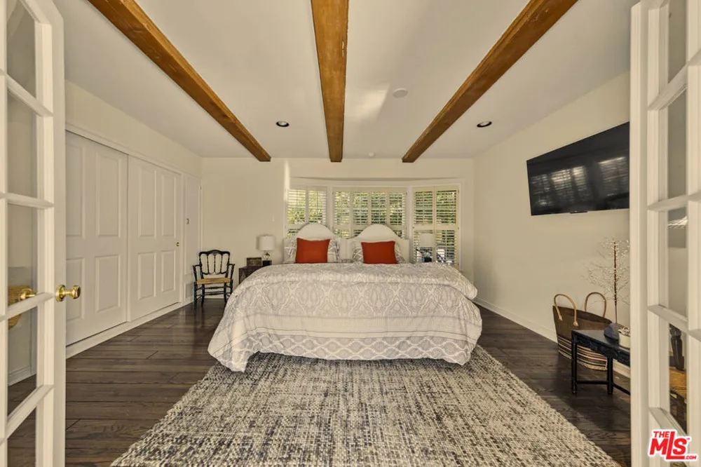 13166 Valley Vista Boulevard Studio City, CA 91604