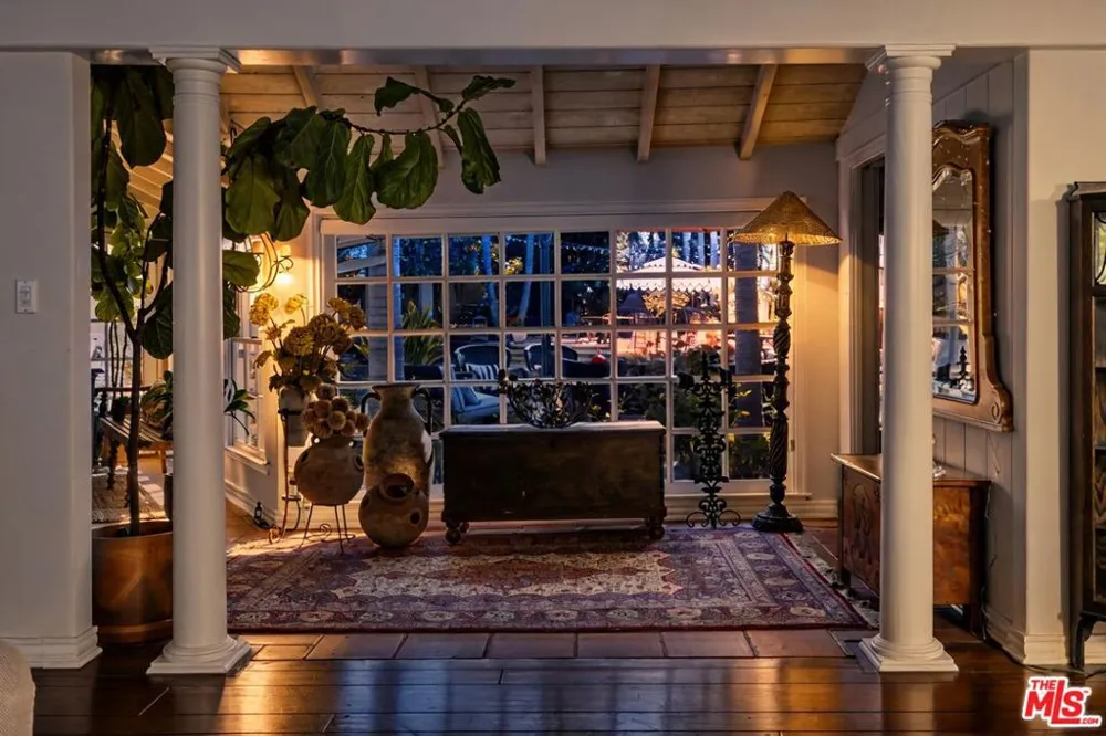 13166 Valley Vista Boulevard Studio City, CA 91604