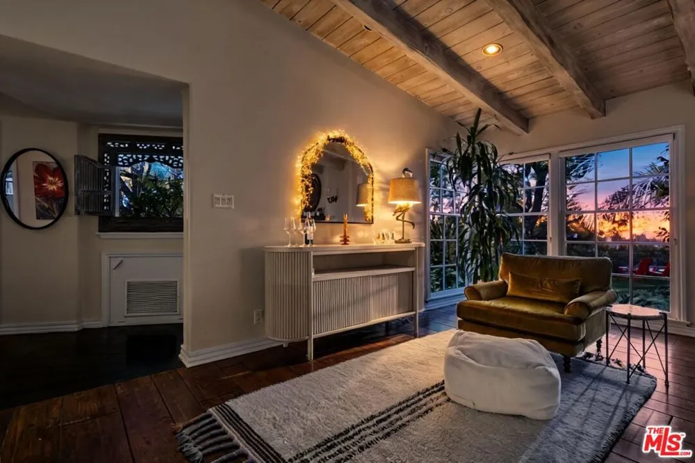 13166 Valley Vista Boulevard Studio City, CA 91604