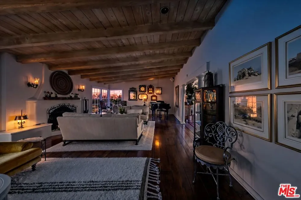 13166 Valley Vista Boulevard Studio City, CA 91604