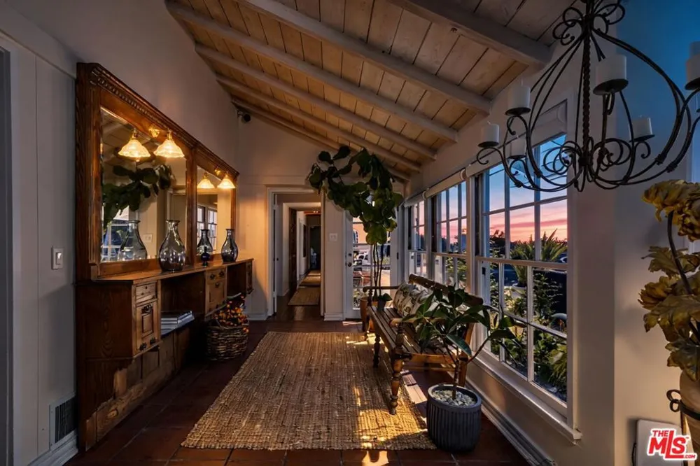13166 Valley Vista Boulevard Studio City, CA 91604