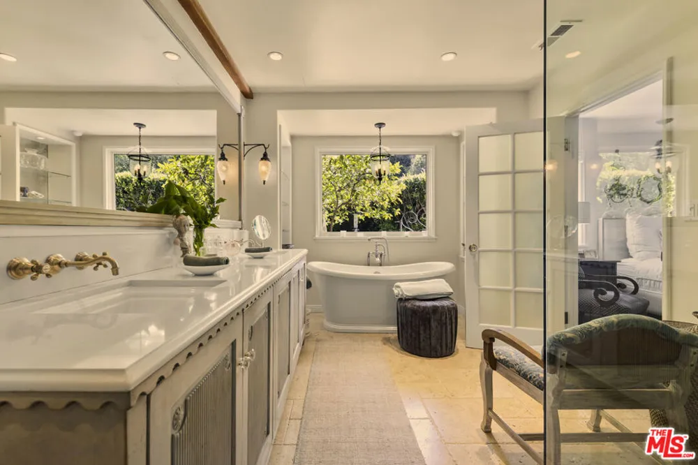 13166 Valley Vista Boulevard Studio City, CA 91604