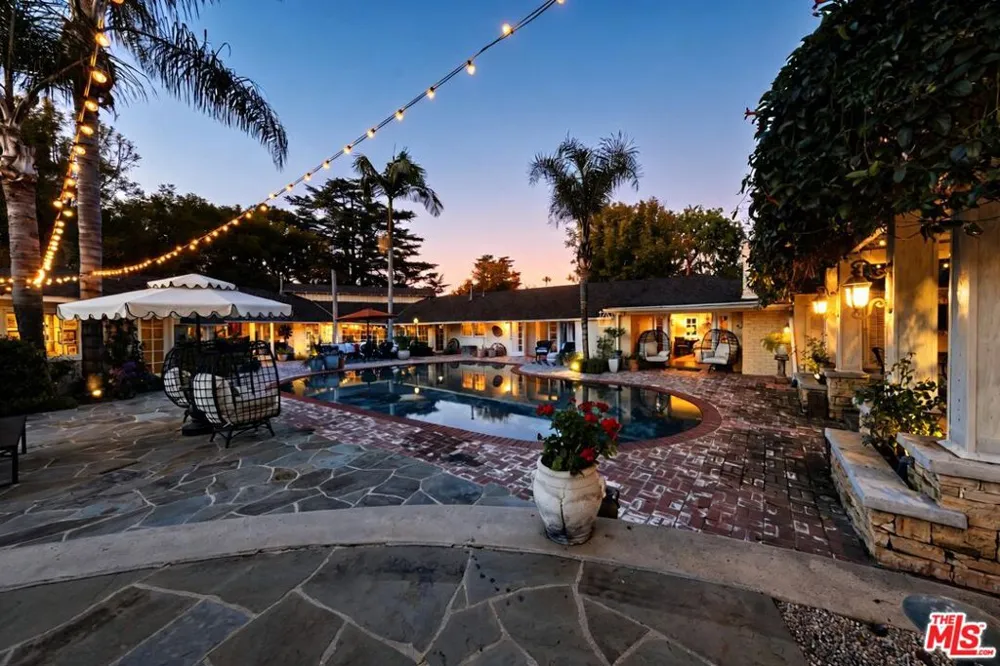 13166 Valley Vista Boulevard Studio City, CA 91604