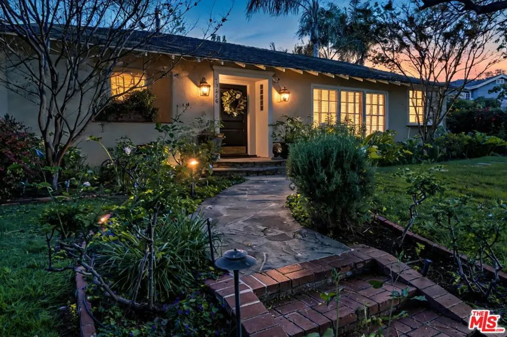 13166 Valley Vista Boulevard Studio City, CA 91604