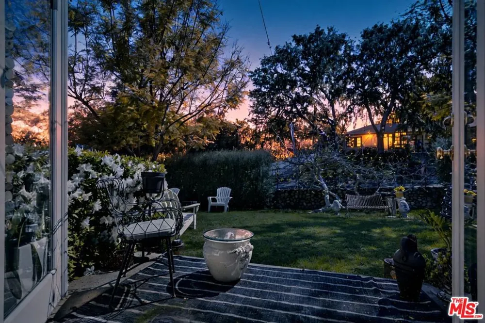 13166 Valley Vista Boulevard Studio City, CA 91604