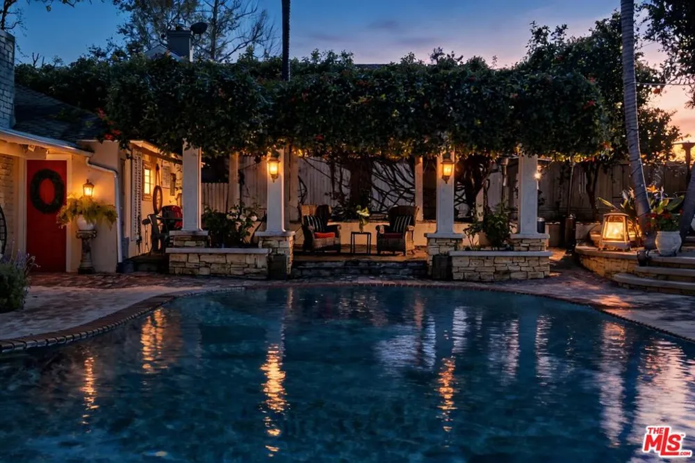13166 Valley Vista Boulevard Studio City, CA 91604