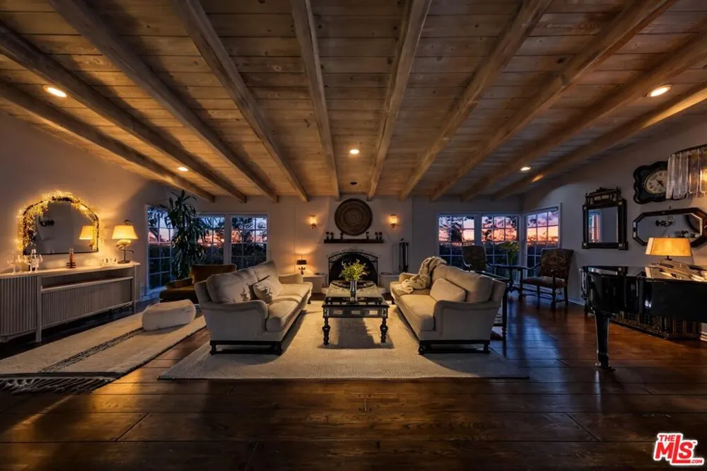 13166 Valley Vista Boulevard Studio City, CA 91604