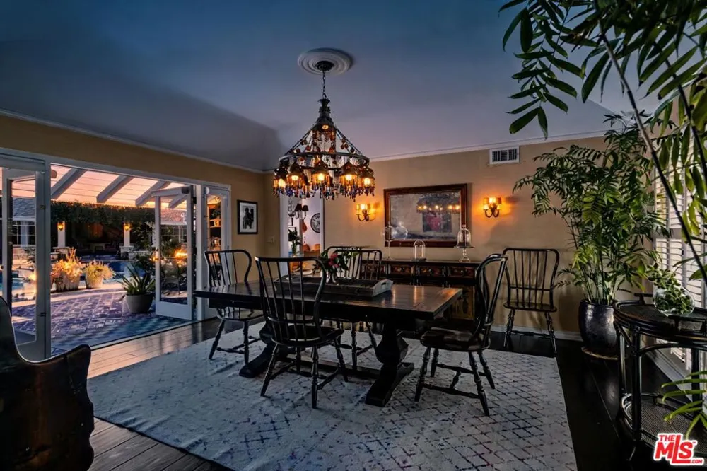 13166 Valley Vista Boulevard Studio City, CA 91604