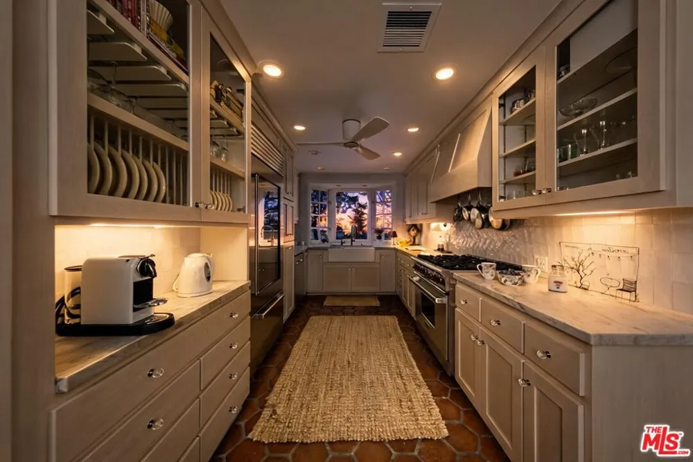 13166 Valley Vista Boulevard Studio City, CA 91604