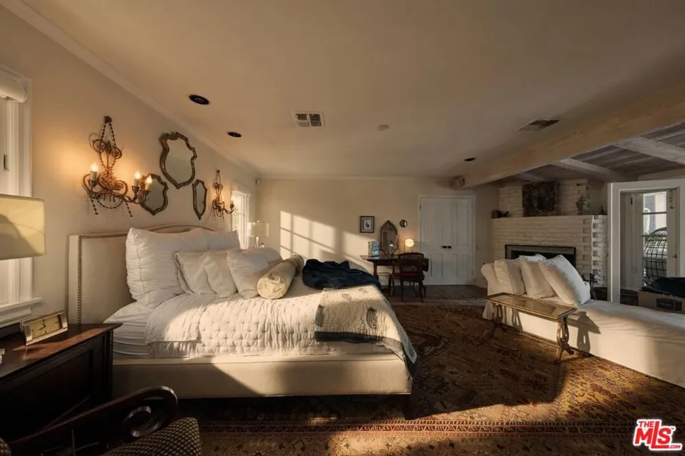 13166 Valley Vista Boulevard Studio City, CA 91604
