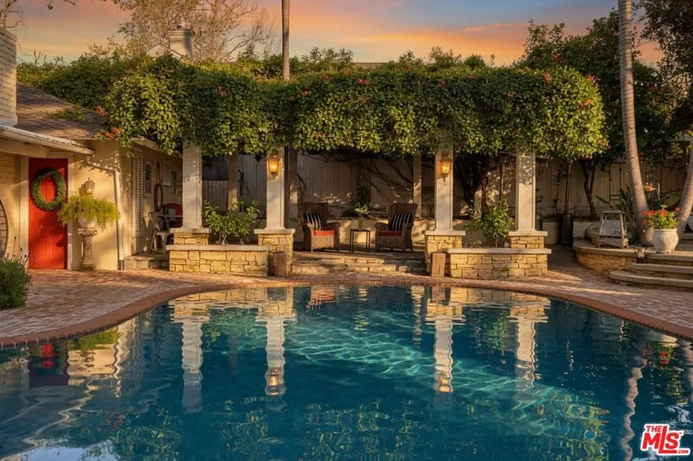 13166 Valley Vista Boulevard Studio City, CA 91604