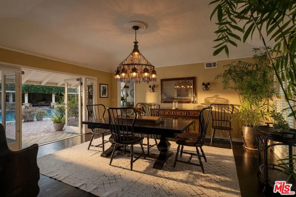 13166 Valley Vista Boulevard Studio City, CA 91604