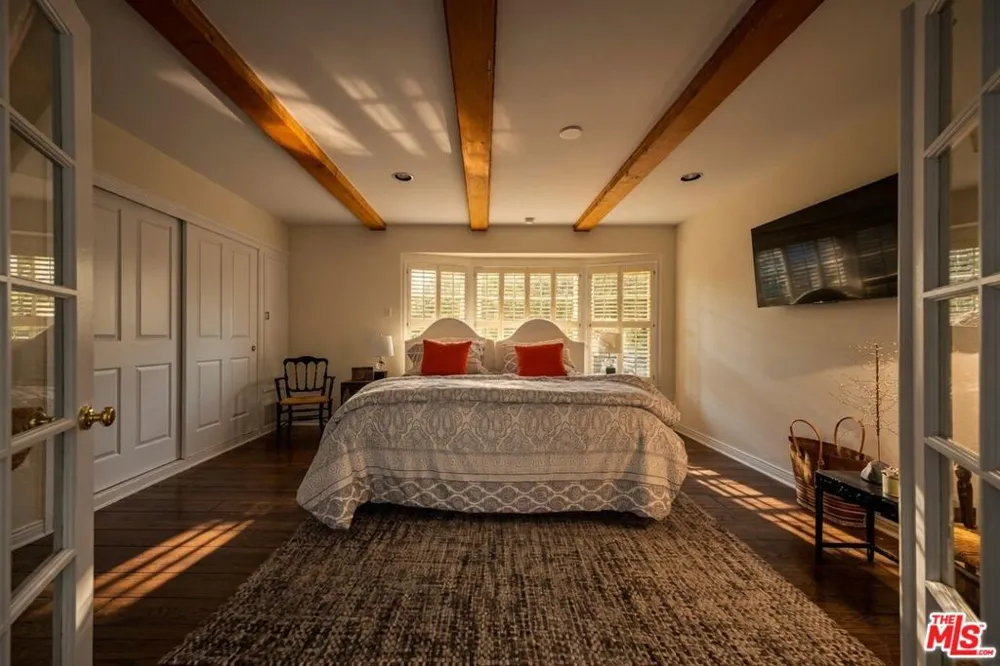 13166 Valley Vista Boulevard Studio City, CA 91604