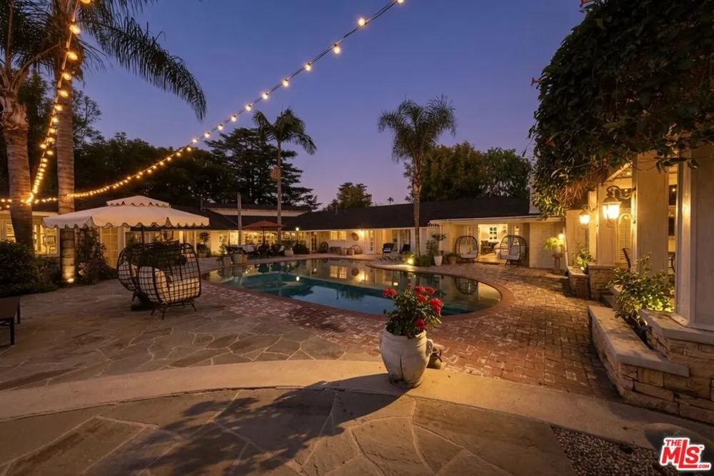 13166 Valley Vista Boulevard Studio City, CA 91604