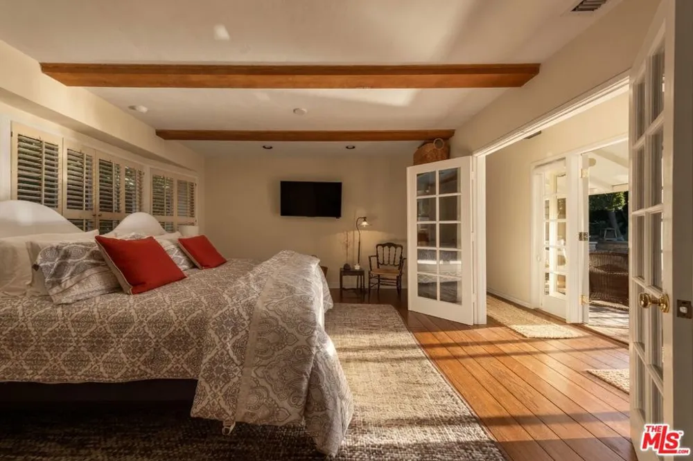 13166 Valley Vista Boulevard Studio City, CA 91604