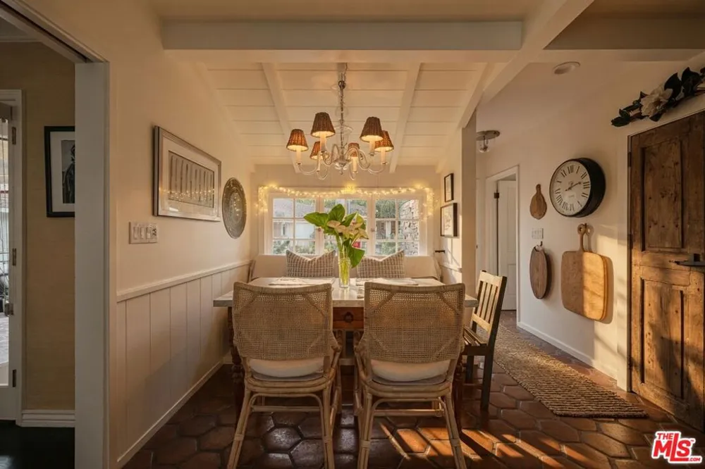13166 Valley Vista Boulevard Studio City, CA 91604