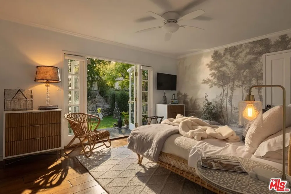 13166 Valley Vista Boulevard Studio City, CA 91604