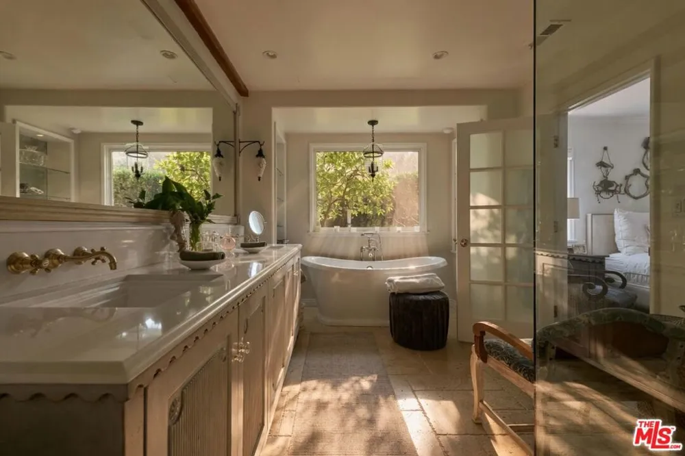 13166 Valley Vista Boulevard Studio City, CA 91604