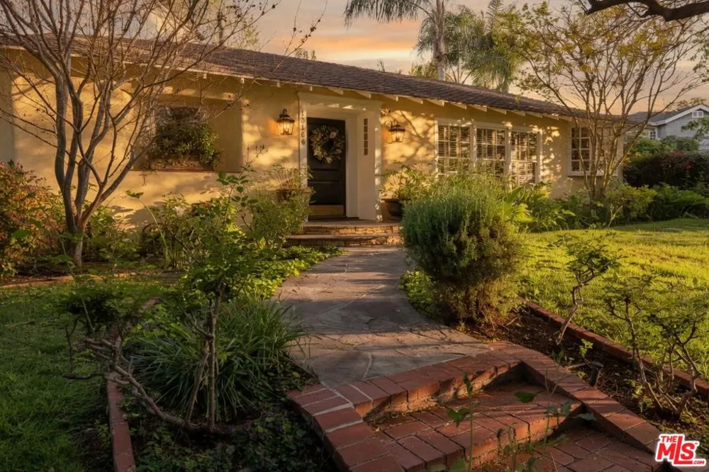 13166 Valley Vista Boulevard Studio City, CA 91604