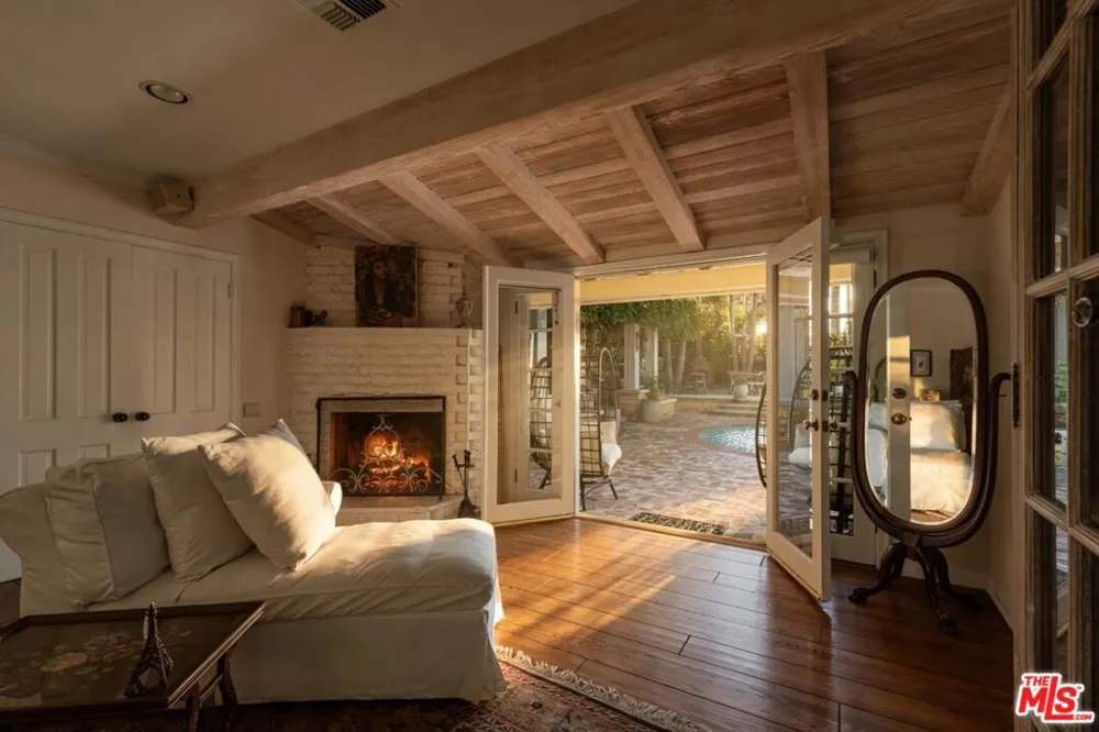 13166 Valley Vista Boulevard Studio City, CA 91604
