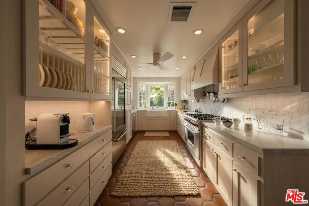 13166 Valley Vista Boulevard Studio City, CA 91604