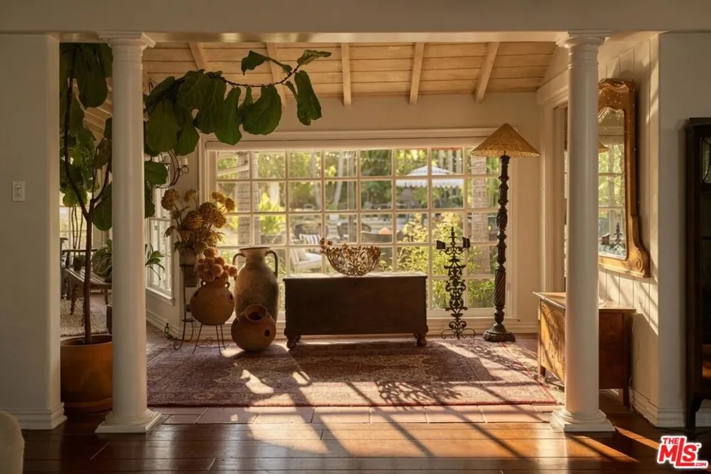 13166 Valley Vista Boulevard Studio City, CA 91604