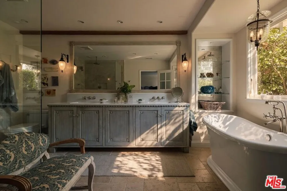 13166 Valley Vista Boulevard Studio City, CA 91604