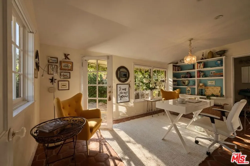 13166 Valley Vista Boulevard Studio City, CA 91604