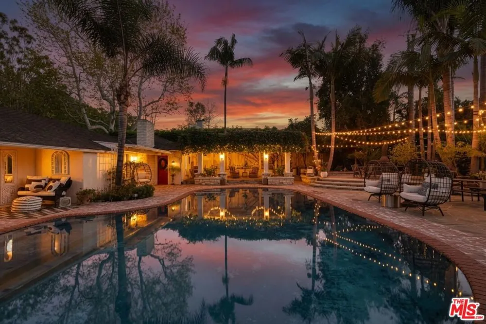 13166 Valley Vista Boulevard Studio City, CA 91604